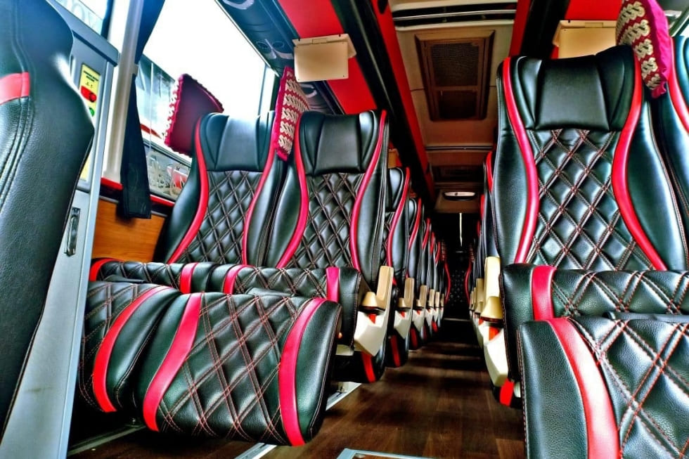 Medium Bus VIP Legrest - Sewa Bus Pariwisata Beetrans