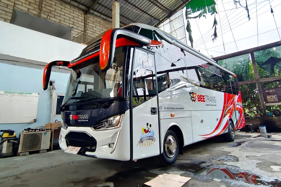 NEW! Medium Bus VIP Legrest - Sewa Bus Pariwisata Beetrans