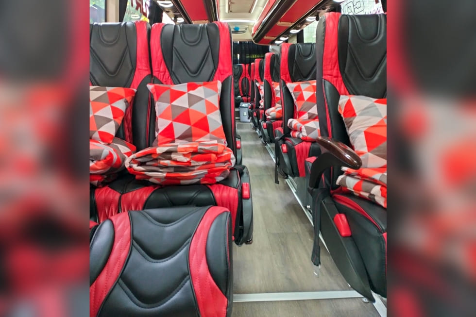 NEW! Medium Bus VIP Legrest - Sewa Bus Pariwisata Beetrans