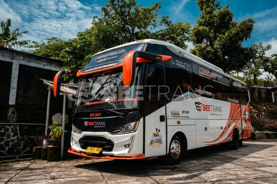 Eksplorasi Keasrian Pangrango dengan Kemewahan Medium Bus VIP Beetrans