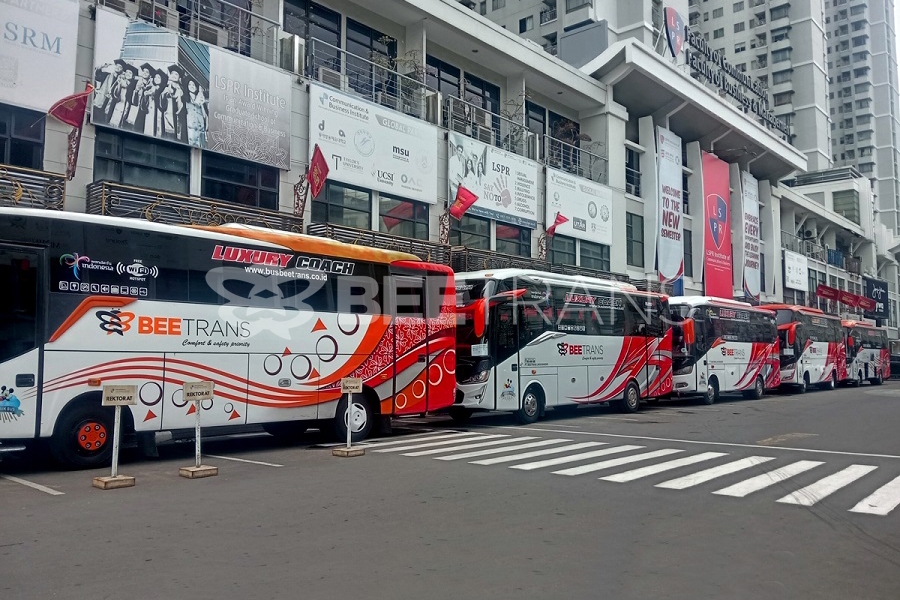 Medium Bus Pariwisata - The London School Jakarta Pusat