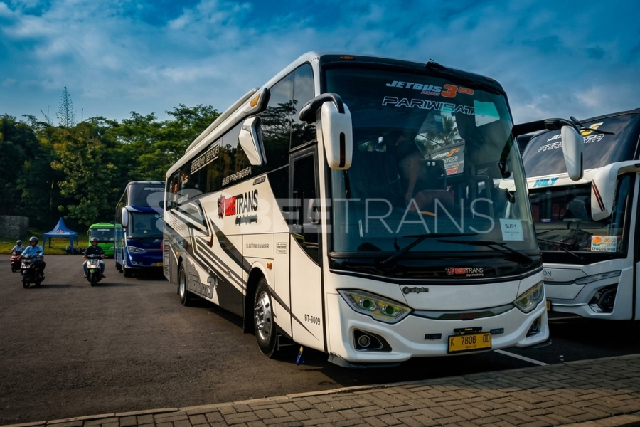 Menjelajahi Kemegahan Warisan Dunia: Sewa Big Bus BeeTrans 50 Seats ke Candi Borobudur