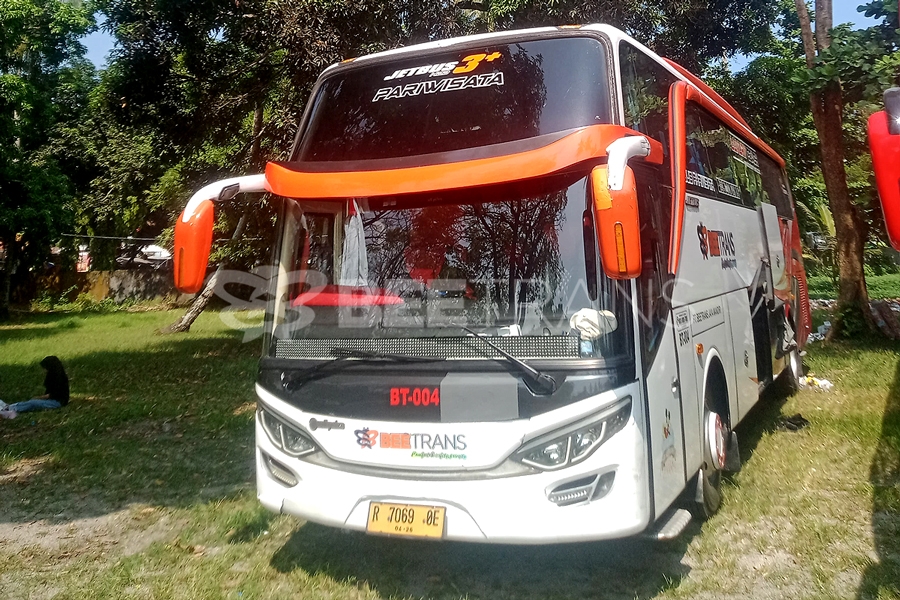 Sewa Medium Bus Pariwisata Jakarta Anyer