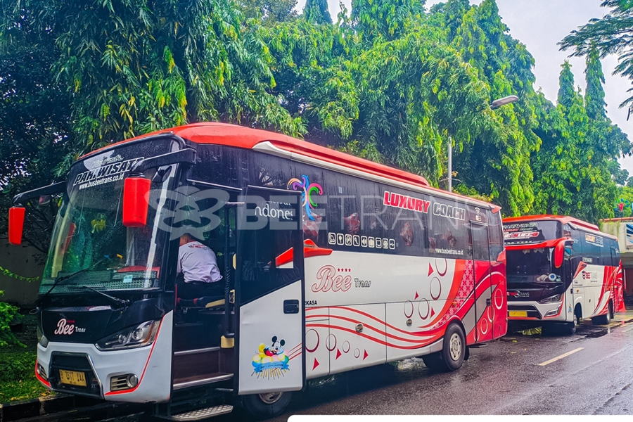 Sewa Medium Bus Pariwisata untuk Study Tour Pertamina Corporate University